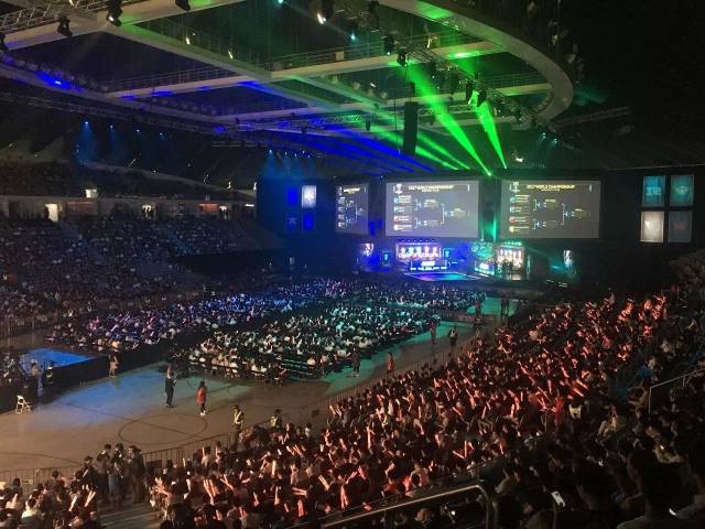 当谈到他个 当谈到他个