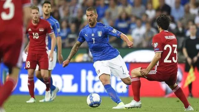 41+37！24岁！没退役，但也没人要了...