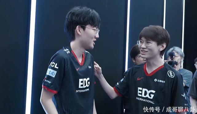 接到角球后 接到角球后