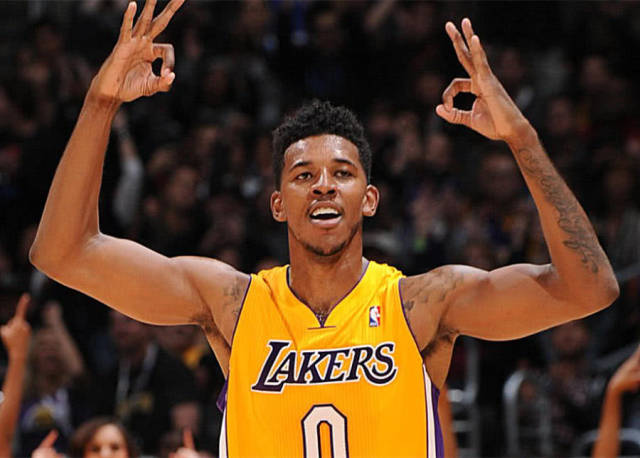 法国队则以 法国队则以